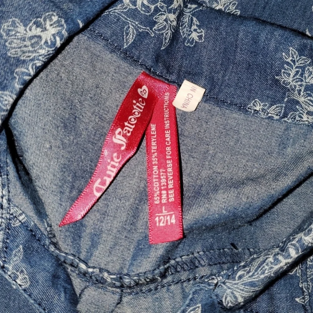 Button Down Crop Top - Picture 4 of 4